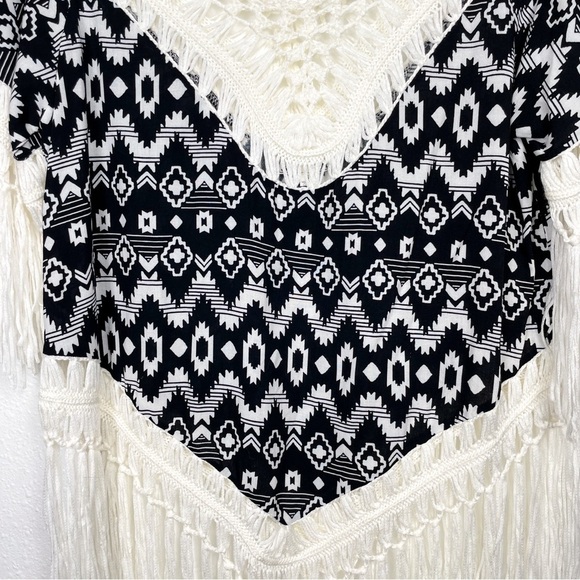 IT GIRL Sz. S Aztec Boho Pattern Fringe Poncho - Picture 5 of 7